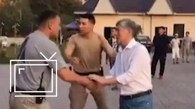 Атамбаев у своего дома