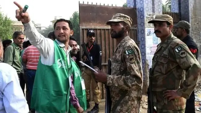 پاکستان میں ہونے والی موجودہ مردم شماری میں ملک کی فوج کا بہت اہم کردار ہے