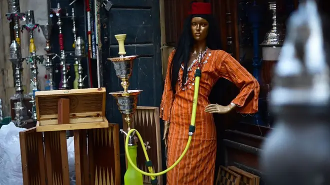 Many people think say na style to smoke shisha