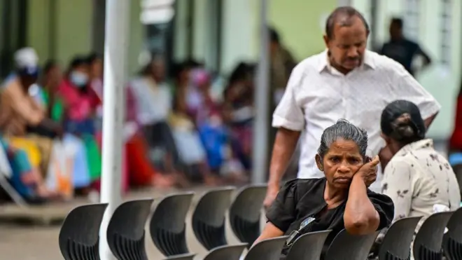 රජයේ රෝහල්වල ජීවිත ආරක්ෂක සහ අත්‍යවශ්‍ය ඖෂධවල බරපතල් හිඟයක් ඇතැයි සෞඛ්‍ය වෘත්තීය සමිති අනාවරණය කරයි. ඔවුන් පවසන පරිදි ඒ අතර දියවැඩියා රෝගීන්ට ලබා දෙන ඉන්සියුලින් ඖෂධයද වේ.