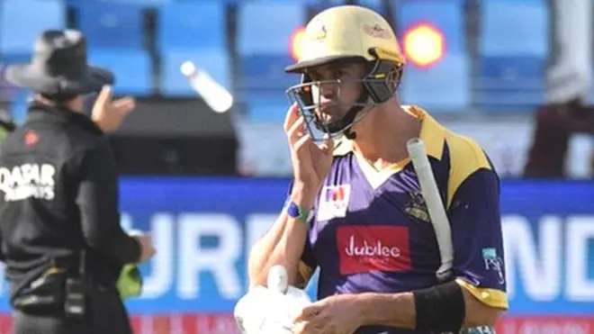 کیون پیٹرسن تین میں سے دو میچوں میں پہلی بال پر آؤٹ ہوئے جبکہ ایک میچ میں صرف تین رنز بنا سکے۔