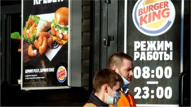 マクドナルド プレイスマット モスクワ店 ソ連のマクドナルド第1号店がいかにロシア人を熱狂させたか