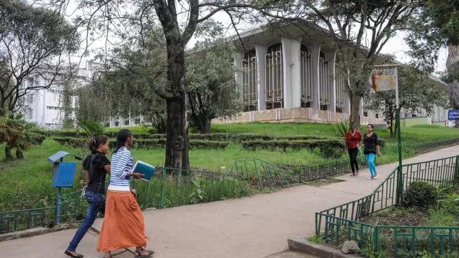 Mooraa yuunivarsiitii