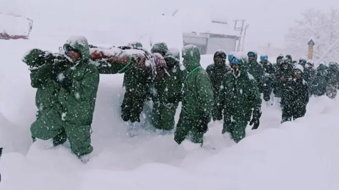 ఐబెక్స్ బ్రిగేడ్, మంచుచరియలు