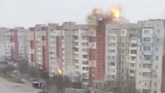 В жилые дома в Херсоне попали снаряды.