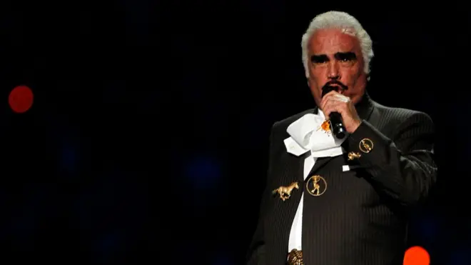 Vicente Fernández decía que "hay dos tipos de cantantes, los que viven de cantar y los que vivimos para cantar".