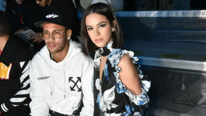 네이마르는 보우소나루에 대한 의견차로 여자친구인 브루나 마르케지니와 이별했을까?