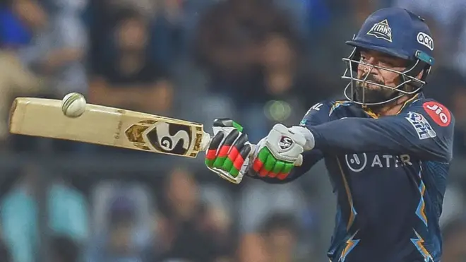 राशिद ख़ान ने 32 गेंदों में 3 चौकों और 10 छक्कों की मदद से नाबाद 79 रन बनाए