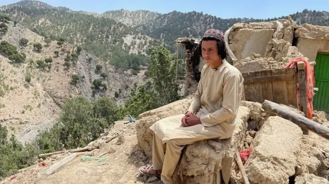 20 سالہ عرفات گیان خیل کا گھر پہاڑی کی ڈھلوان پر واقع تھا