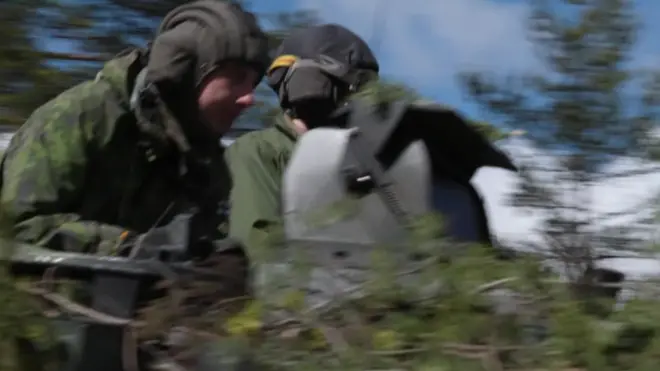 Финландия кичик мамлакат бўлиши мумкин, бироқ армияси Европадаги энг катталаридан бири, дейди Би-би-си мухбири