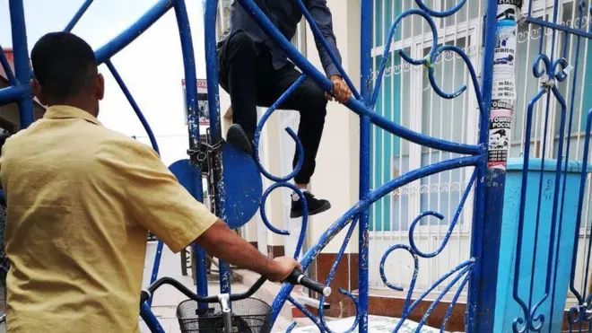 Риштон бозори қулфлоқ