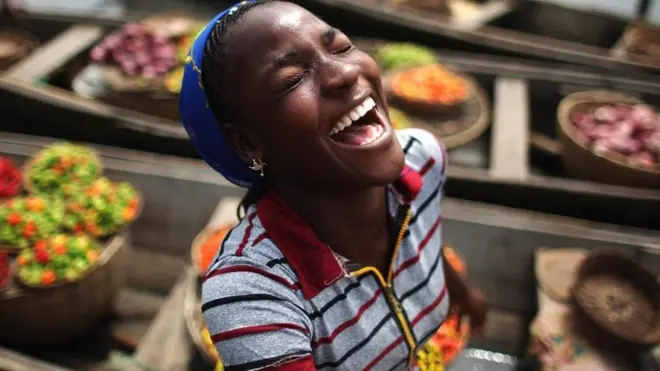 Tertawa adalah sinyal sosial yang sangat penting, menurut pakar ilmu syaraf Amerika Robert Provine.