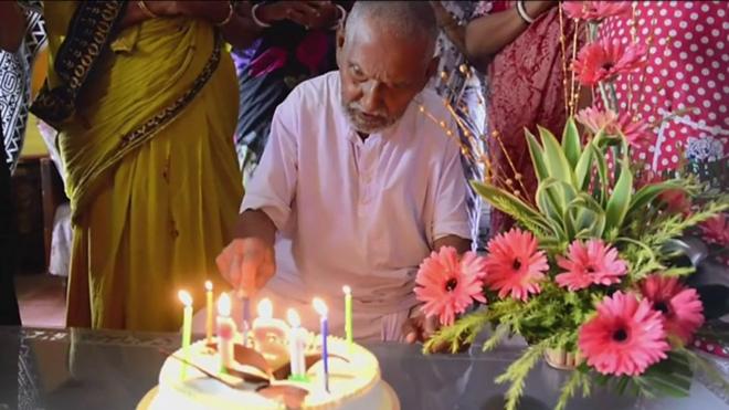 Swami Sivananda, que recorre ao Guinness para validarbr4betidade, continua forte o bastante para praticar horasbr4betioga por dia.