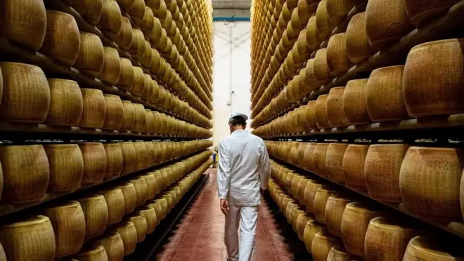 O Parmigiano-Reggiano é envelhecidolista de casinos com bônus grátisdois a 20 anos para desenvolver sabor e aroma ricos