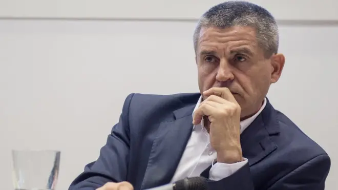 Журналисты обвиняют Маркина в некорректных заимствованиях. Доля таких материалов мизерна, утешает "Эксмо"