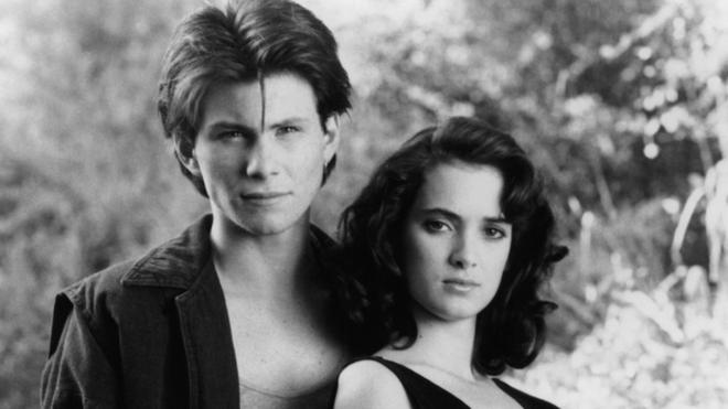 1988年，由瑞德（Winona Ryder）和斯莱特（Christian Slater）主演的讽刺电影《希德姐妹帮》（Heathers）。