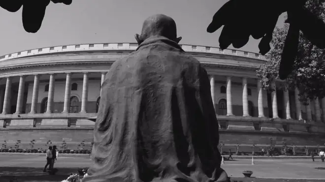 संविधान लागू होने के 68 साल के अंदर अबतक इसमें 101 संशोधन किए जा चुके हैं.