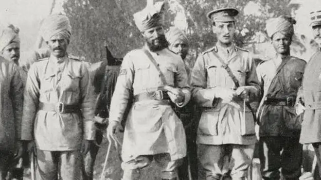 प्रथम विश्व युद्ध के दौरान फ्रांस के मोर्चे पर भारतीय सैनिक, तस्वीर 6 दिसंबर, 1914 की है