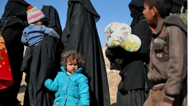 لايعرف بدقة عدد المدنيين المحاصرين في البقعة الصغيرة من بلدة الباغوز