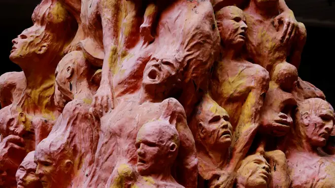 香港大學「國殤之柱」雕像