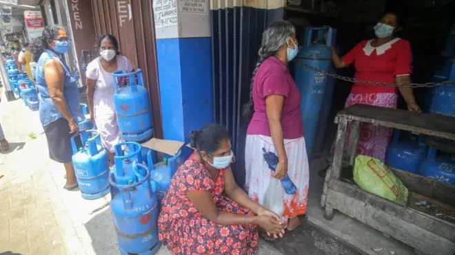 ලෝක බැංකුව ගෑස් මිලදී ගන්න දුන් සල්ලිත් ගසා කාල ද?