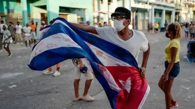 На Кубе прошли первые за 30 лет антиправительственные протесты