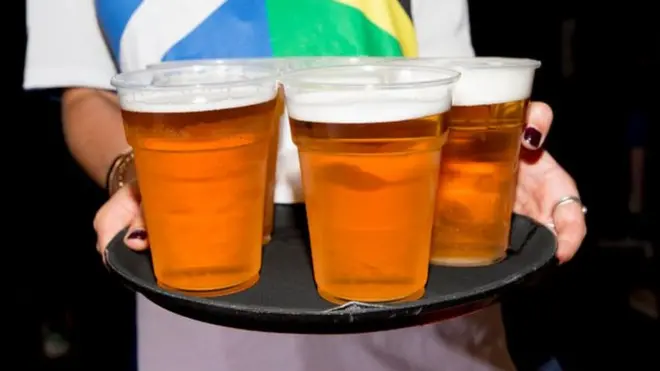 Mientras se juega el Mundial de Fútbol en Rusia, en Reino Unido hay racionamiento de cerveza.