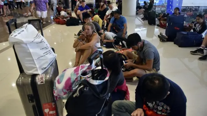 Hàng ngàn du khách bị mắc kẹt vì sân bay Ngurah Rai đóng cửa