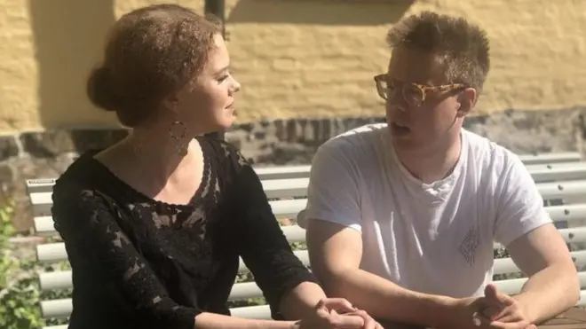 يرى الشباب، مثل كيرسي ماريا وجونترا، أنه لا يزال الحديث عن الاكتئاب وأعراضه ممنوعا بعض الشيء في فنلندا، رغم كسر القوالب النمطية المرتبطة بالمرض النفسي