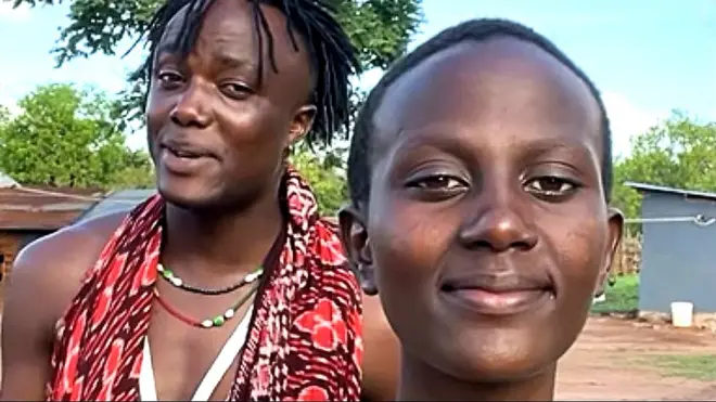 బాలీవుడ్ పాటలకు లిప్సింక్ చేస్తూ వైరల్ అయిన ఆఫ్రికా అన్నా, చెల్లెలు