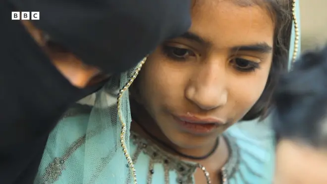 සොරකම් කළ ජීවිත: උණට බෙහෙත් ගන්න ගිය ‘මේ දරුවන්ට HIV ආසාදනය කළේ’ කවුද?