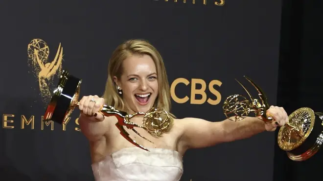 وجهت موس رسالة سرية على باطن فردة حذائها