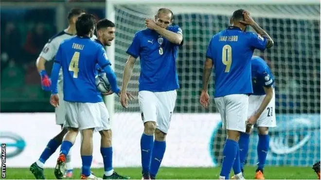 Hậu vệ kỳ cựu Giorgio Chiellini được đưa vào sân trong vài phút cuối