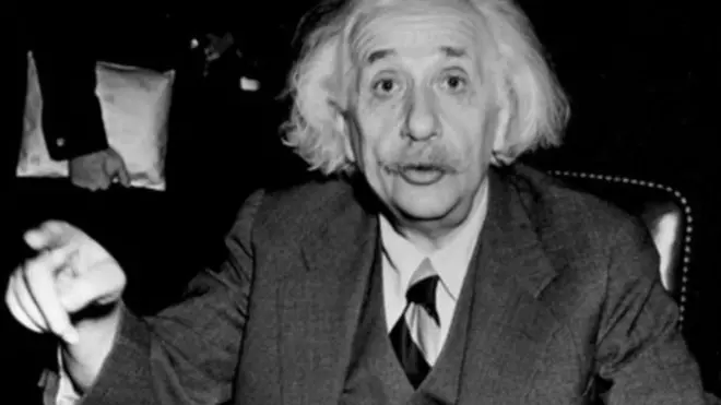 अल्बर्ट आइंस्टीन