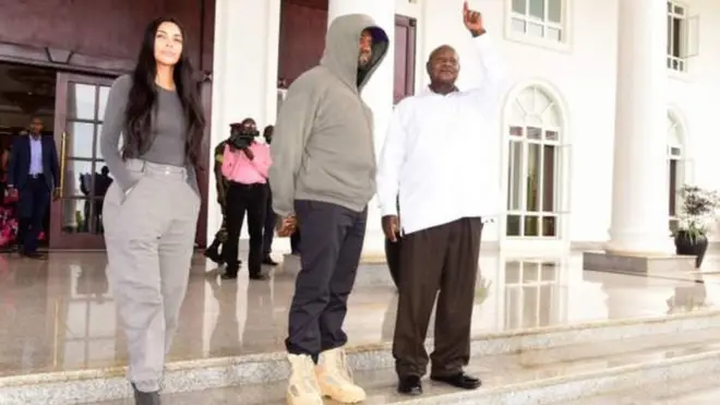 ካንዬ ዌስትና ባለቤቱ ኪም ካርዳሽያን ከፕሬዚዳንት ዩዌሪ ሙሴቪኒ ጋር