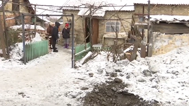 Хлопець жив з молодшою сестрою, мамою, бабусею і дідусем