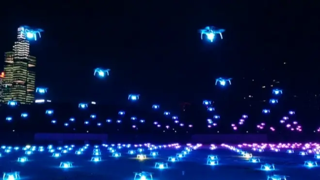 بالفيديو: طائرات "درون" تضيء سماء الصين