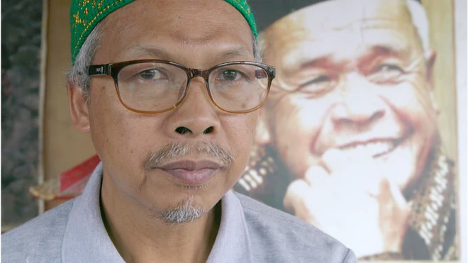 Asih menggantikan mendiang ayahnya, Mbah Maridjan, sebagai juru kunci Merapi.