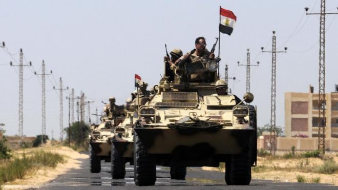 قافلة من رجال الجيش المصرية
