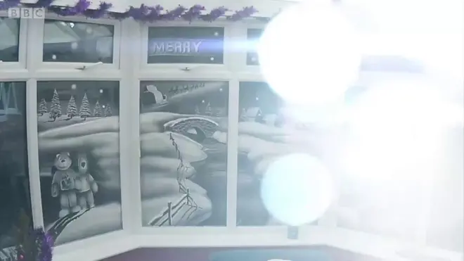 KХудожник, который превращает окна на снежные картины