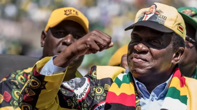 Эммерсон Мнангагва занял кресло главы государства после отстранения от власти Роберта Мугабе