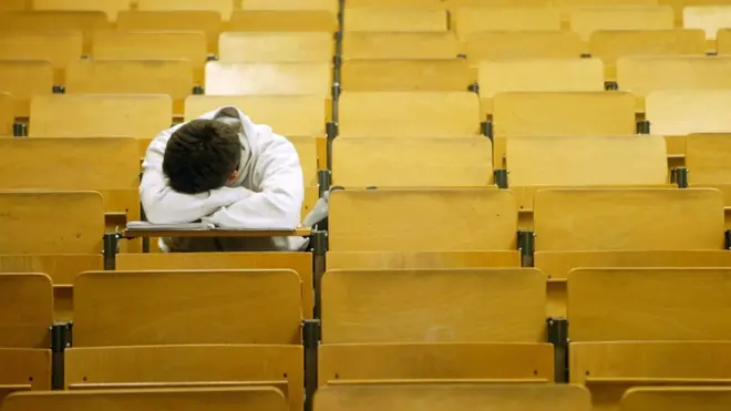 студент спить