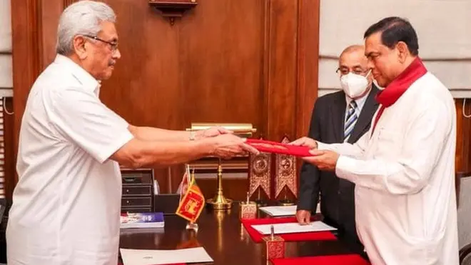 බැසිල් රාජපක්ෂ නව අමාත්ය පදවියේ දිවුරුම් දුන් අවස්ථාව