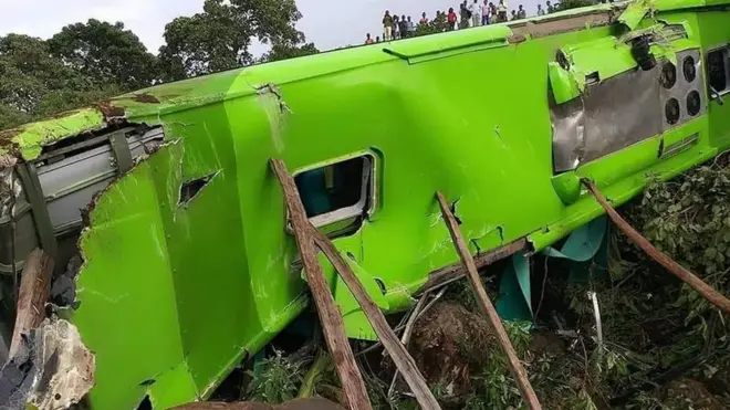 Baasii Gadaa Mattuu irraa gara Finfinnee osoo imaluu Wallagga Bahaa anaa Leeqaa Dullachaatti garagaluun namoota irra miidhaa qaamaaf lubbuu dhaqqabsiise.