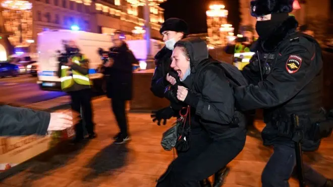 Dün akşam Moskova'da düzenlenen protestolarda yüzlerce kişi tutuklandı.