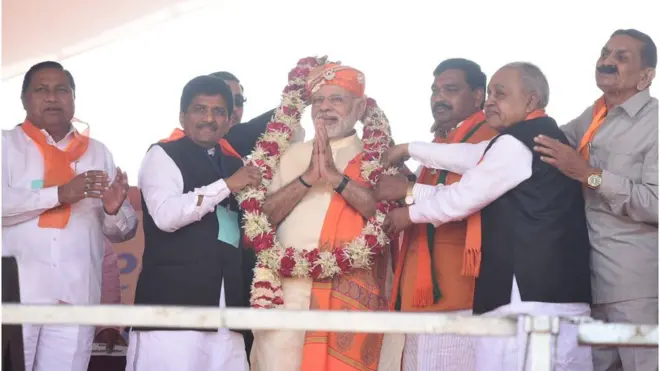 મોદીએ સલમાન નિઝામીને કોંગ્રેસના નેતા તરીકે ઓળખાવીને નિઝામીએ ભાજપ અને વડાપ્રધાન પર કરેલા આક્ષેપોને કડક શબ્દોમાં વખોડી કાઢ્યા હતા