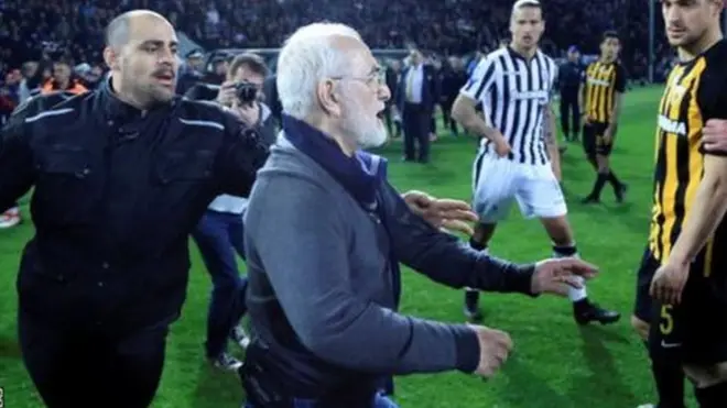 Savvidis enter field after dem cancel Fernando Varela goal say na offside.