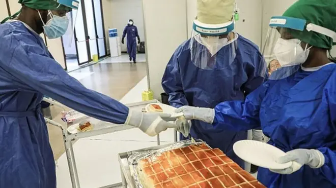 Abiy Ahmed le premier ministre éthiopien vient d'inaugurer une usine de fabrication d'équipement pour test du coronavirus