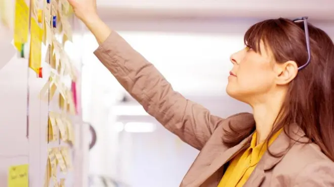 Дівчина планує справи