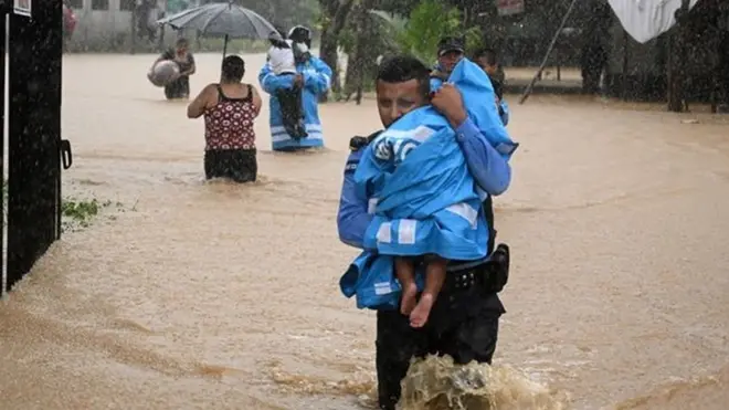 Banjir, badai dan kekeringan semakin sering terjadi karena perubahan iklim.